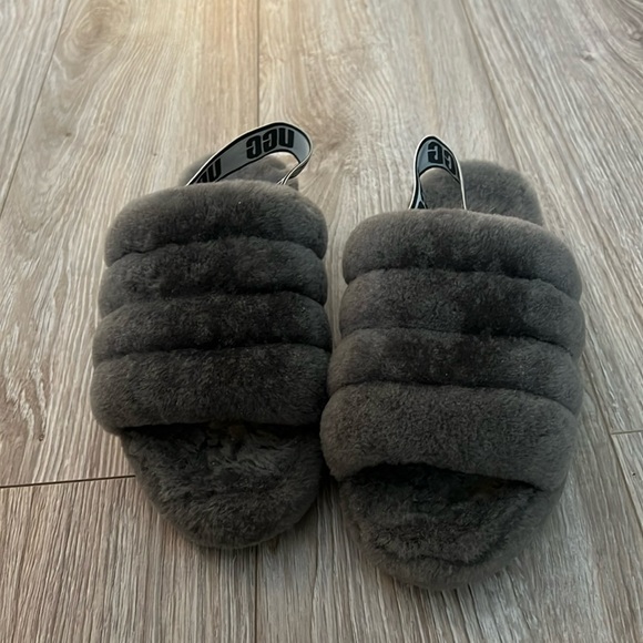 UGG slides - Picture 1 of 4